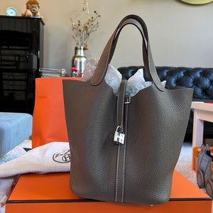 HERMES Taurillon Clemence Picotin Lock 22 MM Etoupe